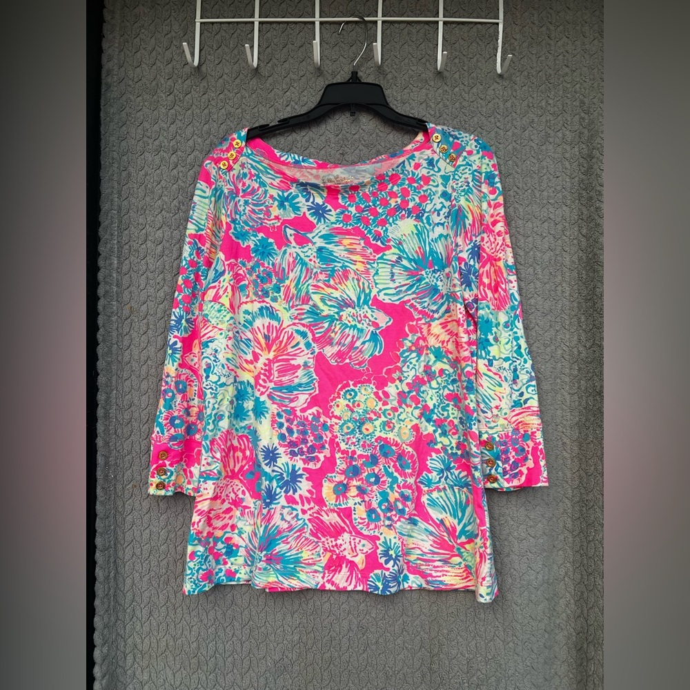 Lilly Pulitzer Alinda Top with a boat neck and 3/4 length sleeves size Medium